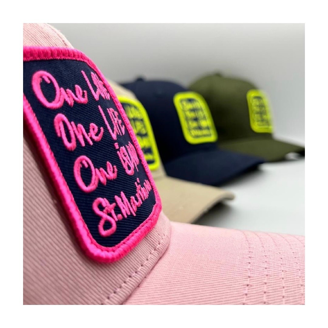 Casquettes trucker coton + patch 🧢🧵🪡
.
Personnalisez votre casquette sans limite.
.
www.custommyhat.com
Livraison vers la métropole et les Antilles.
.
.
.
.
@oneloveonelifeoneislandsxm
.
.
#casquette #casquettepersonnalisée #cap #baseballcap #customcap #mycap
#pimplyhat #custommyhat #embroidery #antilles #westindies